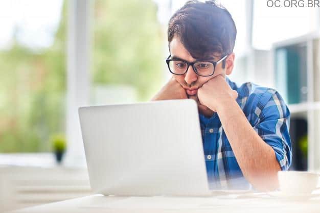 garoto ganhando dinheiro